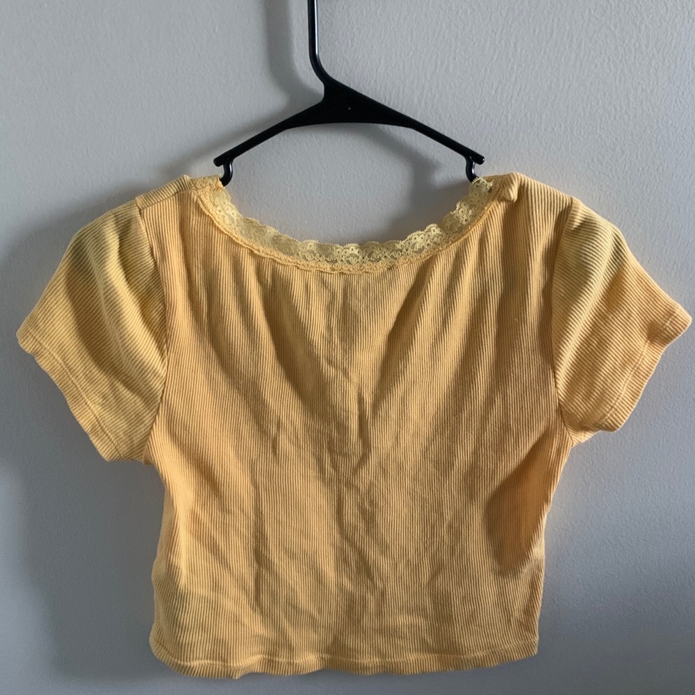 yellow laced crop top 💛 - Picture 3 of 3